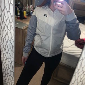 Nike Windbreaker fits S/M